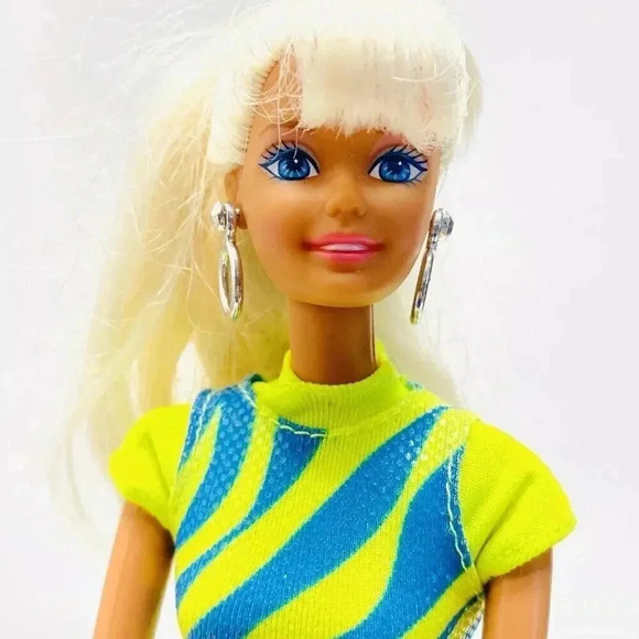 MATTEL BARBIE Doll Blond Hair Blue Eyes Green Bodysuit Dress Earrings 12" Tall - Picture 2 of 12